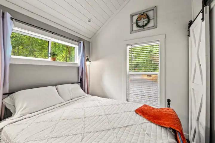 Вілла Crescent Moon Cabin Сев'єрвілл Екстер'єр фото