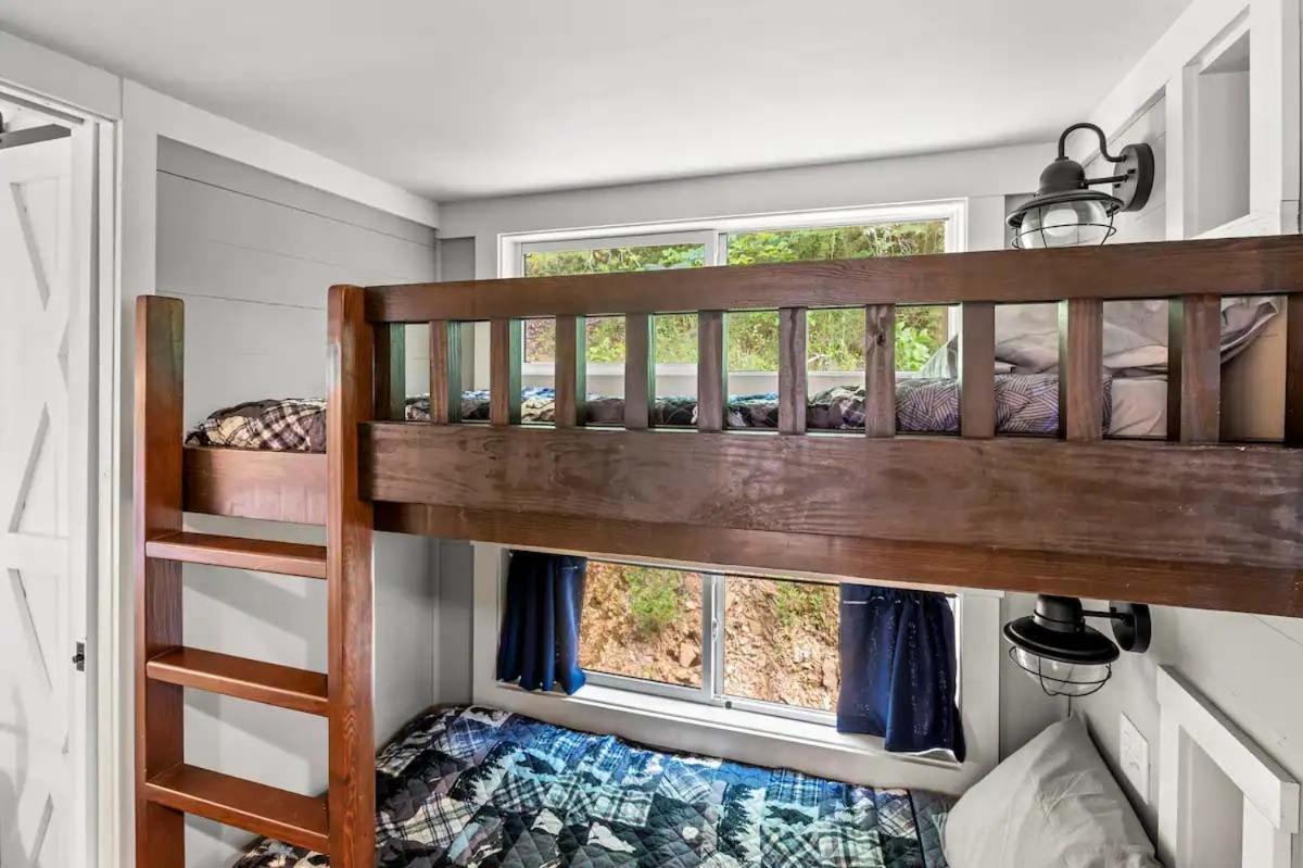 Вілла Crescent Moon Cabin Сев'єрвілл Екстер'єр фото